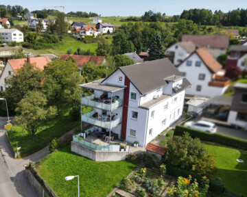 Top­sa­niert: Mehr­fa­mi­li­en­haus mit gro­ßen Wohn­ein­hei­ten bei Horgenzell, 88263 Horgenzell, Mehrfamilienhaus