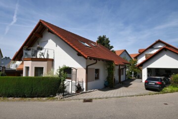Groß­zü­gi­ges Ein­fa­mi­li­en­haus mit ELW in schö­ner Lage von Baindt, 88255 Baindt, Einfamilienhaus