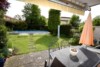 Großzügige Doppelhaushälfte im Süden von Ravensburg - Gartenterrasse mit Blick auf den Pool