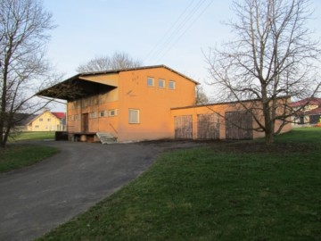 Viel­sei­tige Mög­lich­kei­ten – ehe­ma­li­ges Lager­haus in Unlingen-Möhringen, 88527 Unlingen-Möhringen, Haus