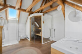 Hochwertig saniertes Einfamilienhaus in Halbhöhenlage von Wangen - Galeriebad mit Sauna