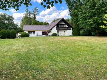 Groß­zü­gi­ges Land­haus mit park­ähn­li­chem Grund­stück zwi­schen Ravens­burg und Schlier, 88281 Schlier / Fenken, Einfamilienhaus