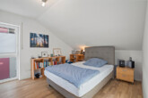 Moderne Dachgeschosswohnung mit Nachhaltigkeit und Komfort in Ravensburg Süd - Schlafzimmer